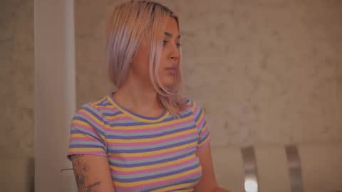 Snapshot of diamond_ava_ chatting on February 15, 2026, 4:03 pm Thea online show from February 15, 2026, 4:03 pm