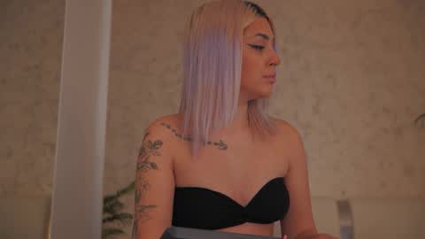 Snapshot of diamond_ava_ chatting on February 22, 2026, 3:10 pm Thea online show from February 22, 2026, 3:10 pm