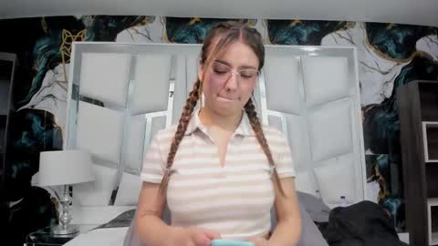 diamond_juliana_ online show from May 16, 2026, 8:11 am