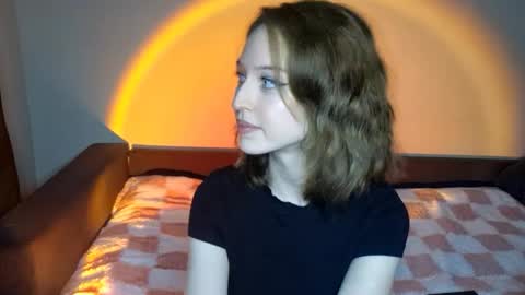 Mila online show from October 2, 2025, 1:29 pm