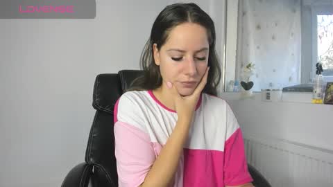 diamondkay_ online show from October 29, 2025, 7:10 am