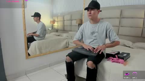 diamondss_1 online show from June 25, 2026, 8:35 pm