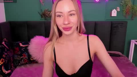 Snapshot of diana_garrett chatting on November 6, 2025, 1:50 am Diana online show from November 6, 2025, 1:50 am