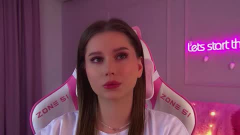 Snapshot of dianabecker chatting on December 3, 2025, 6:21 am Diana online show from December 3, 2025, 6:21 am