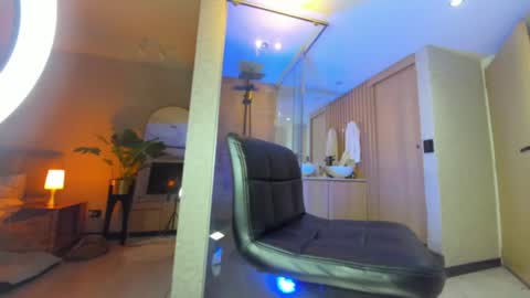 dianac1998 online show from October 23, 2025, 11:14 pm