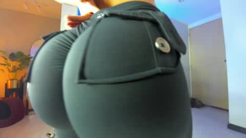 dianac1998 online show from October 30, 2025, 9:15 pm