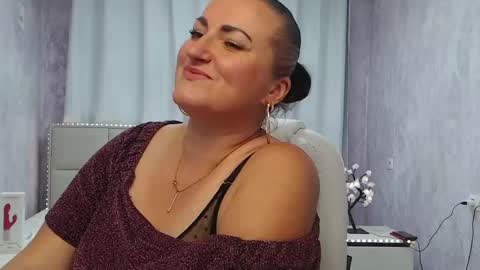 Snapshot of dianamgg chatting on May 26, 2026, 5:42 pm Diana online show from May 26, 2026, 5:42 pm