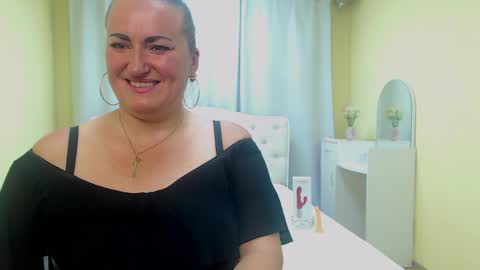 Snapshot of dianamgg chatting on May 28, 2026, 6:10 am Diana online show from May 28, 2026, 6:10 am