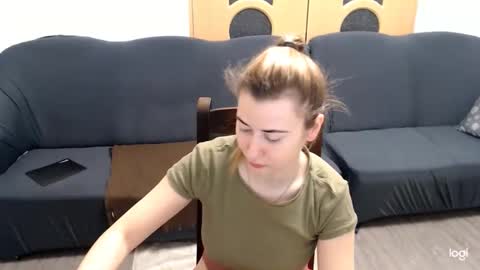 Snapshot of dianasmiey7 chatting on December 3, 2024, 9:00 am dianasmiey7 online show from December 3, 2024, 9:00 am