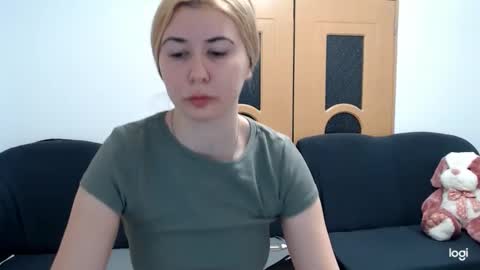Snapshot of dianasmiey7 chatting on February 13, 2025, 10:23 am dianasmiey7 online show from February 13, 2025, 10:23 am