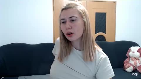 Snapshot of dianasmiey7 chatting on February 21, 2025, 7:43 pm dianasmiey7 online show from February 21, 2025, 7:43 pm