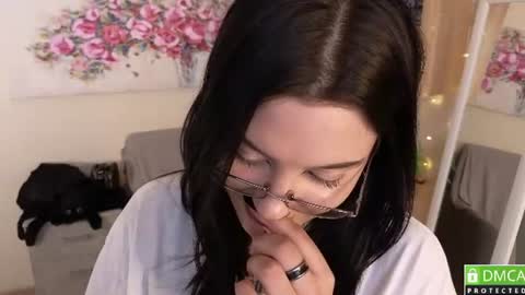 Snapshot of diane_walters chatting on June 17, 2026, 8:43 pm Eva online show from June 17, 2026, 8:43 pm