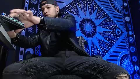 DICAPRIO online show from February 18, 2025, 10:25 pm