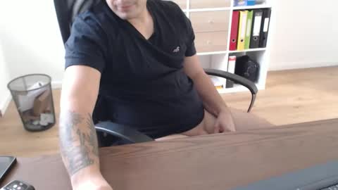 dickeeier96 online show from October 29, 2025, 12:51 pm