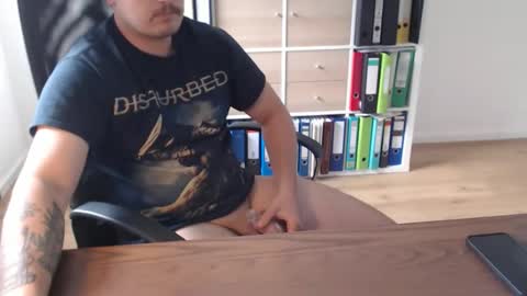 dickeeier96 online show from May 7, 2026, 12:54 pm