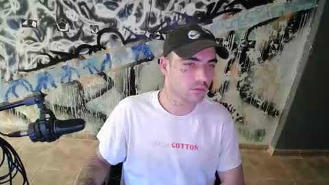 Snapshot of didismurf02 chatting on November 13, 2025, 4:00 am didismurf02 online show from November 13, 2025, 4:00 am