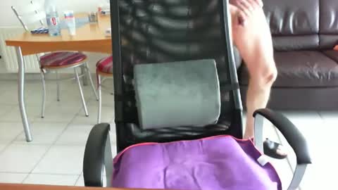 didonc from france..... online show from May 19, 2026, 10:32 am