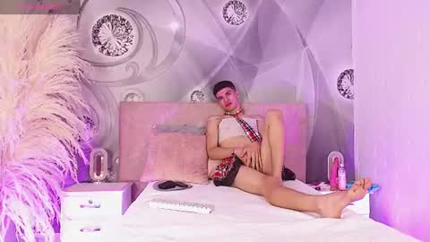 dilan_femboy_ online show from July 15, 2026, 2:55 pm