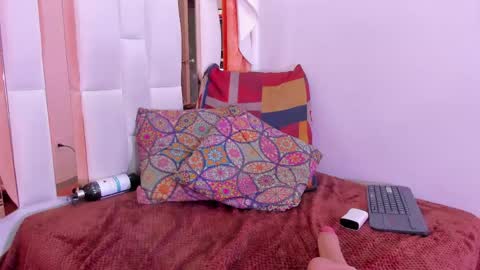 dilan_scootk_ online show from April 30, 2026, 8:57 pm