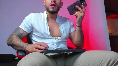 Snapshot of dimitri_master chatting on December 21, 2025, 4:41 am Angel Dimitri online show from December 21, 2025, 4:41 am