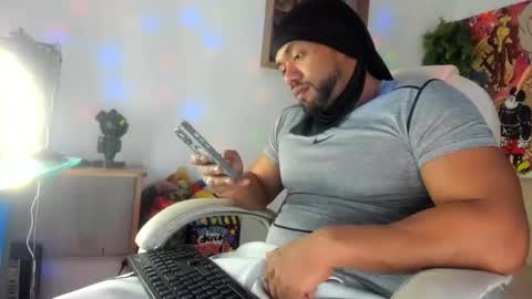 Snapshot of dimitry_muscle chatting on October 18, 2025, 1:08 am dimitry kyle mucle online show from October 18, 2025, 1:08 am