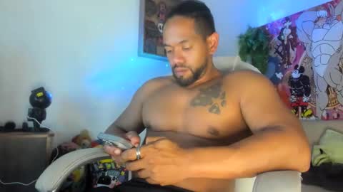 Snapshot of dimitry_muscle chatting on October 21, 2025, 11:38 pm dimitry kyle mucle online show from October 21, 2025, 11:38 pm