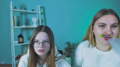 dina_bloom online show from December 18, 2025, 9:26 am