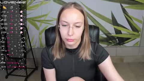 Snapshot of dina_sunshine chatting on March 6, 2026, 1:02 am Dina online show from March 6, 2026, 1:02 am