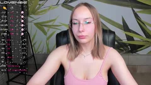 Snapshot of dina_sunshine chatting on March 8, 2026, 12:52 am Dina online show from March 8, 2026, 12:52 am