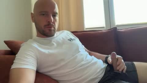 diogotenerife online show from May 3, 2026, 7:47 am