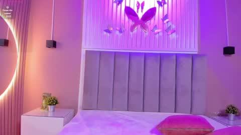 Snapshot of diosa_cristal chatting on September 30, 2025, 3:33 am Cristal online show from September 30, 2025, 3:33 am