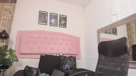 DIOSA online show from February 17, 2025, 8:58 pm