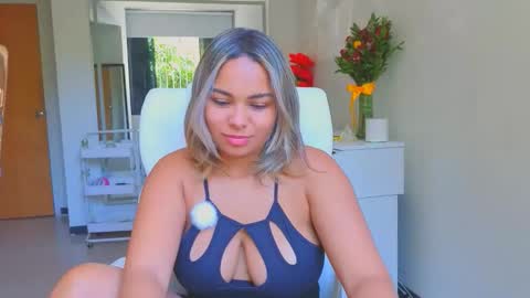 diosadeluniverso_ online show from March 22, 2026, 2:42 pm