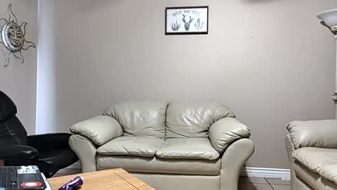 Snapshot of dipstik11 chatting on September 17, 2025, 10:22 pm DIPSTIK online show from September 17, 2025, 10:22 pm