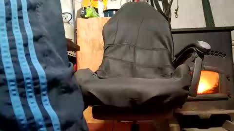 dirtmcgirt82 online show from December 18, 2024, 6:43 am