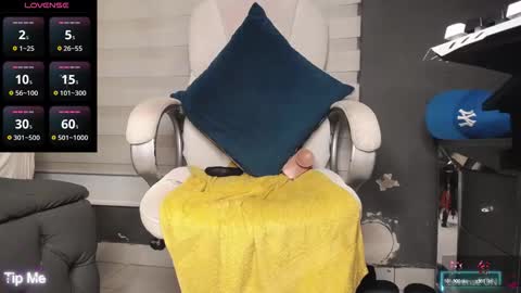 dirty_27cms online show from November 23, 2025, 1:05 am