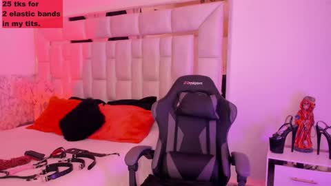 Snapshot of dirty_foxy69 chatting on March 21, 2026, 8:30 am Violet online show from March 21, 2026, 8:30 am