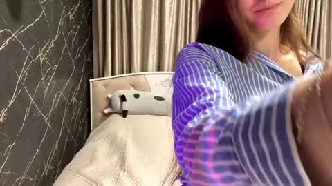 Mia online show from September 13, 2025, 6:08 pm