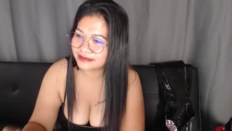 LatexQueen online show from September 23, 2025, 12:30 pm