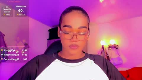 Naomy  online show from May 7, 2026, 3:34 am