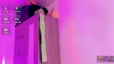 Naomy  online show from May 19, 2026, 3:46 am