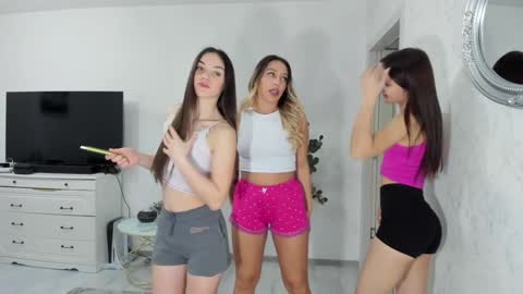 Gyna    Josie    online show from February 11, 2026, 12:26 am