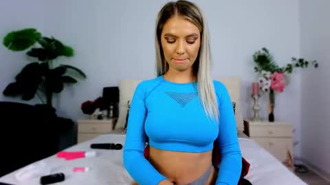 Chloe online show from October 1, 2025, 9:04 am