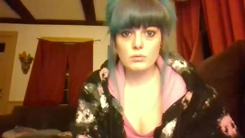 Crystal online show from November 6, 2025, 3:29 am