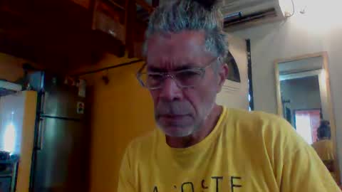 Snapshot of discretopasivo chatting on March 7, 2026, 12:02 pm discretopasivo online show from March 7, 2026, 12:02 pm