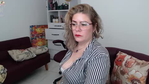 Snapshot of diva_milf chatting on December 29, 2024, 1:56 am Diva online show from December 29, 2024, 1:56 am