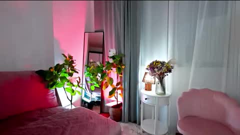 Tia online show from November 19, 2025, 9:48 pm