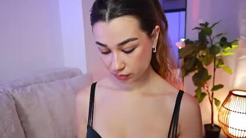 Tia online show from June 19, 2026, 7:28 pm