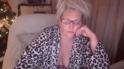 Snapshot of divineblond chatting on November 27, 2025, 11:07 pm Alexxa online show from November 27, 2025, 11:07 pm
