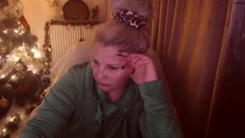Snapshot of divineblond chatting on November 30, 2025, 6:56 pm Alexxa online show from November 30, 2025, 6:56 pm